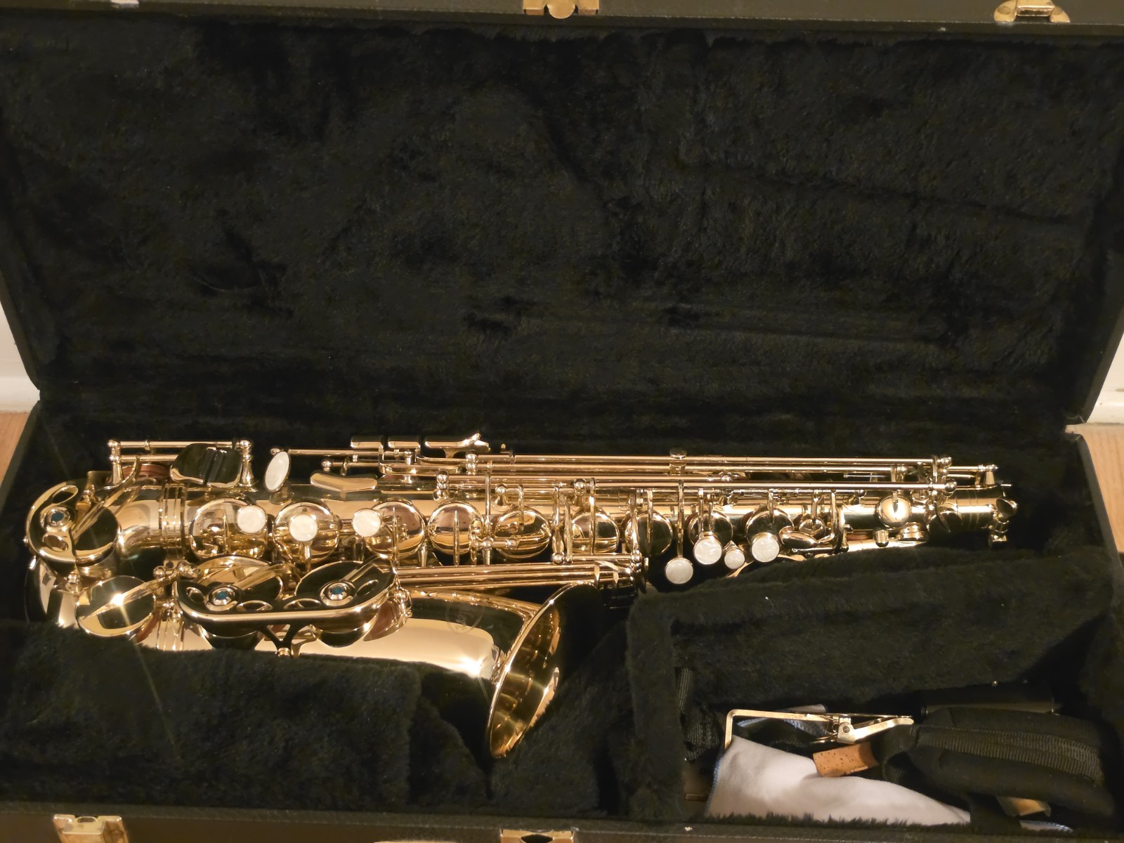 Kohlert Alto Saxophone Bundle W/Hard Case, Mouthpiece, Accessories Vintage Kohlert Alto Saxophone Bundle W/Hard Case, Mouthpiece, Accessories Vintage