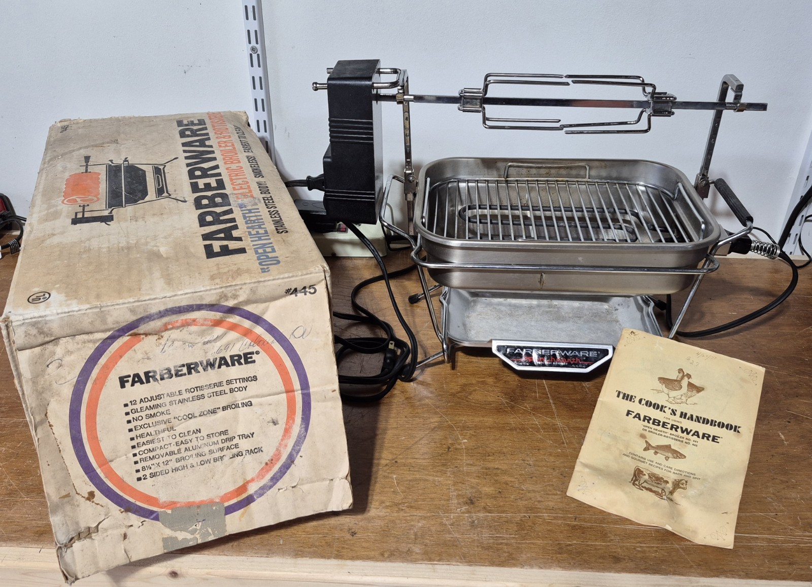VTG Farberware Open Hearth Broiler Rotisserie Model 445. Original Box. Tested. VTG Farberware Open Hearth Broiler Rotisserie Model 445. Original Box. Tested.