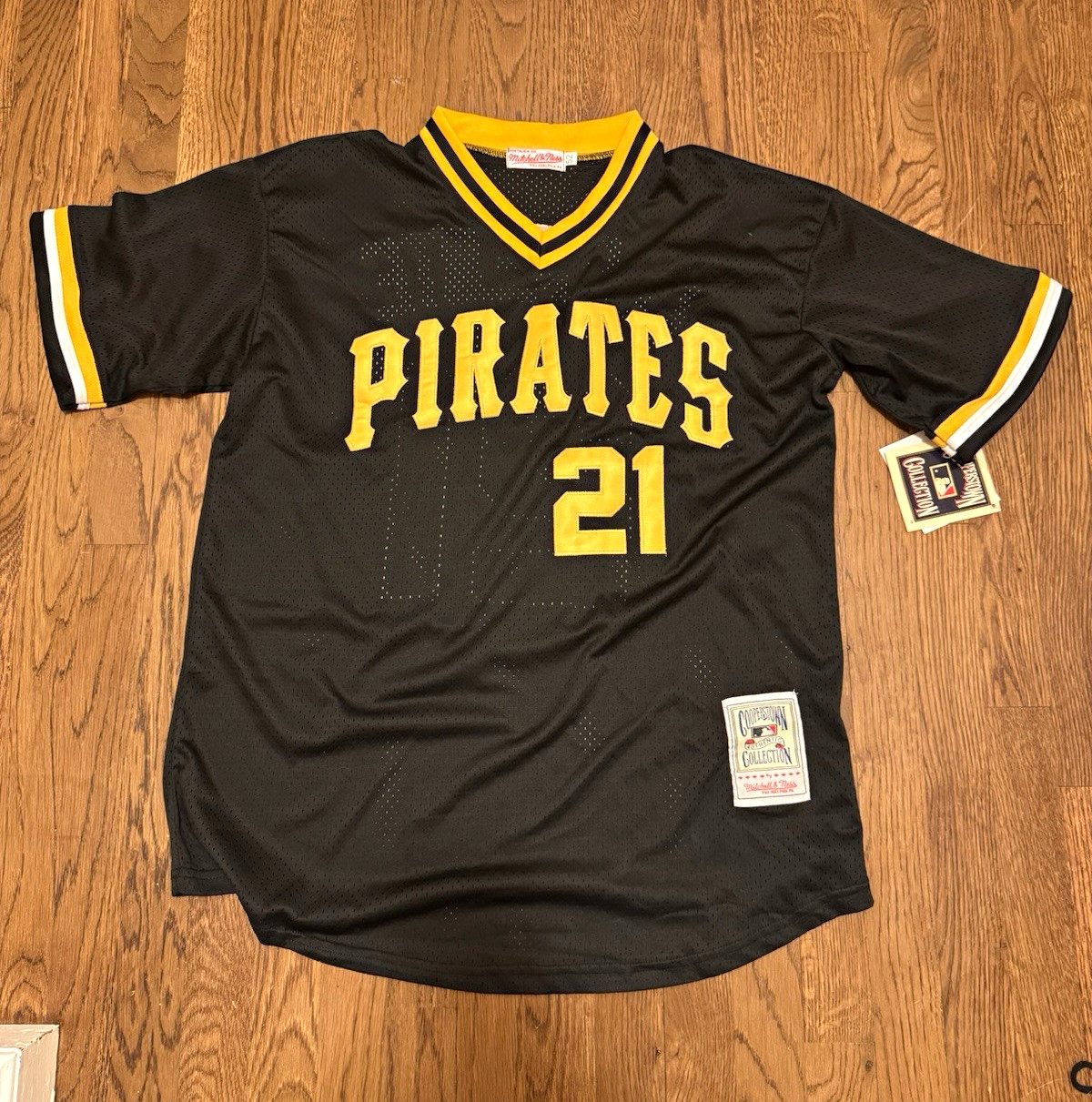 Mitchell & Ness Pittsburgh Pirates Roberto Clemente #21 Black Jersey Size 52 Mitchell & Ness Pittsburgh Pirates Roberto Clemente #21 Black Jersey Size 52