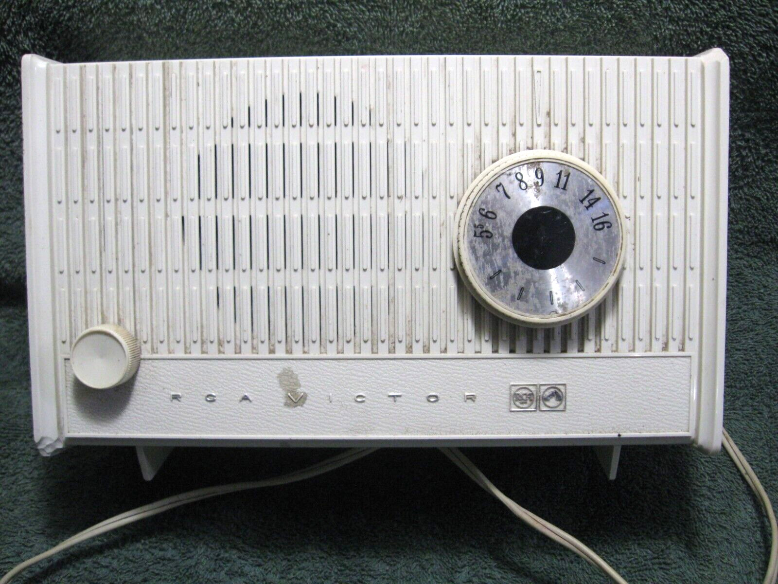 Vintage Collectible RCA VICTOR Bakelite Radio WOKY Wolfman Jack WISN WTMJ WKLS