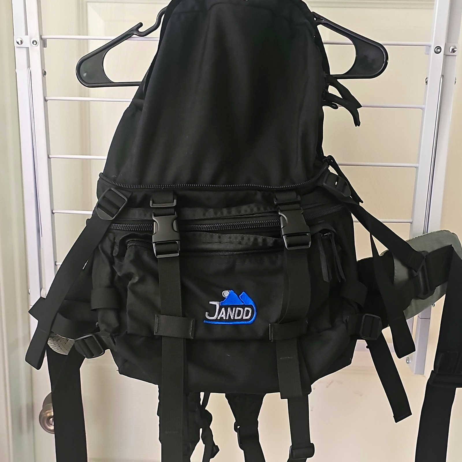 VTG Jandd Mountaineer Goliath Expedition Internal Frame Backpack FHIF 8 Pockets VTG Jandd Mountaineer Goliath Expedition Internal Frame Backpack FHIF 8 Pockets