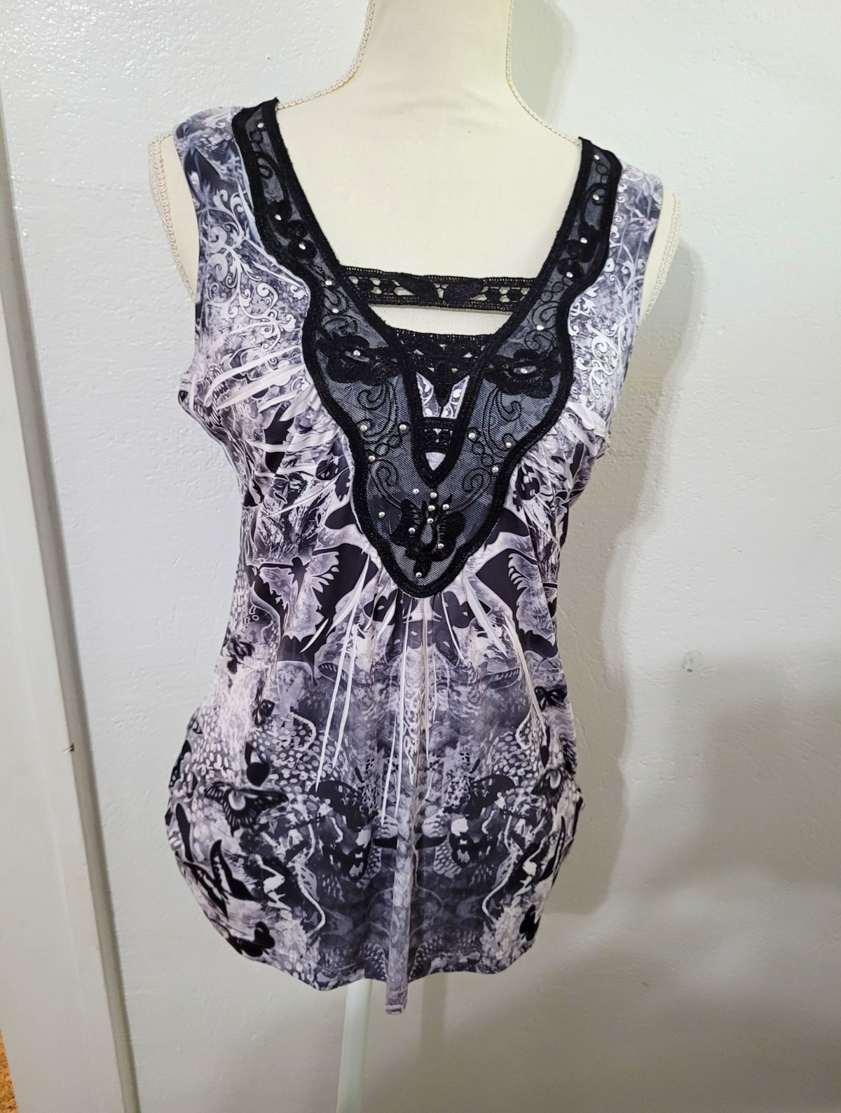 Y2K 90S Tank Top M V-Neck Sleeveless Paisley Black White Gray Whimsigoth Grunge