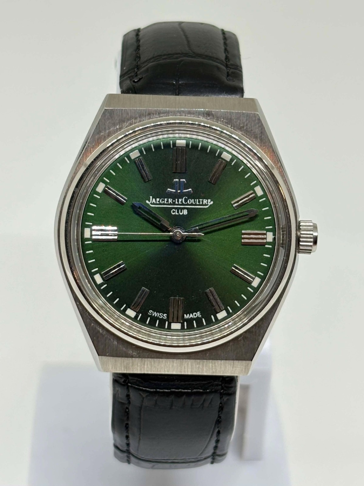 Vintage Jaeger-LeCoultre 17 Jewels Manual Winding Swiss Made Men's Watch Vintage Jaeger-LeCoultre 17 Jewels Manual Winding Swiss Made Men's Watch
