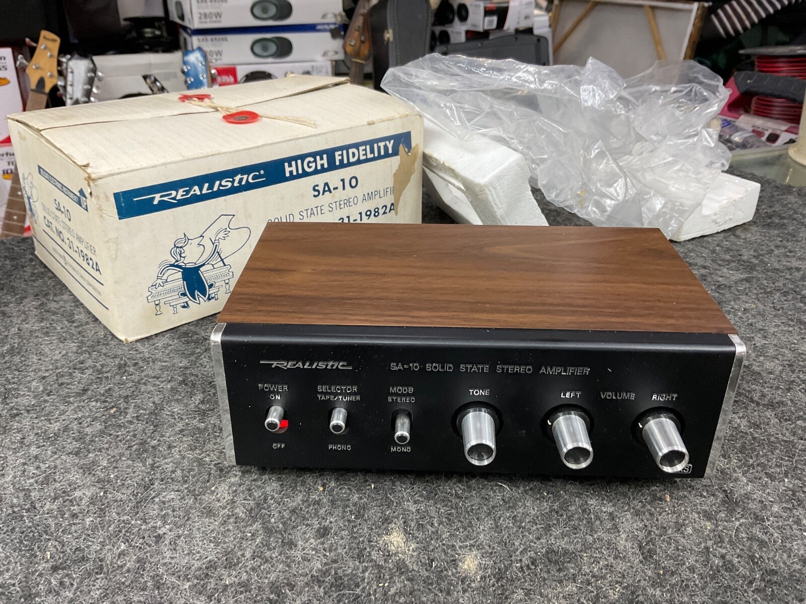 Realistic SA-10 Solid State Stereo Amplifier 31-1982B 120V AC Realistic SA-10 Solid State Stereo Amplifier 31-1982B 120V AC