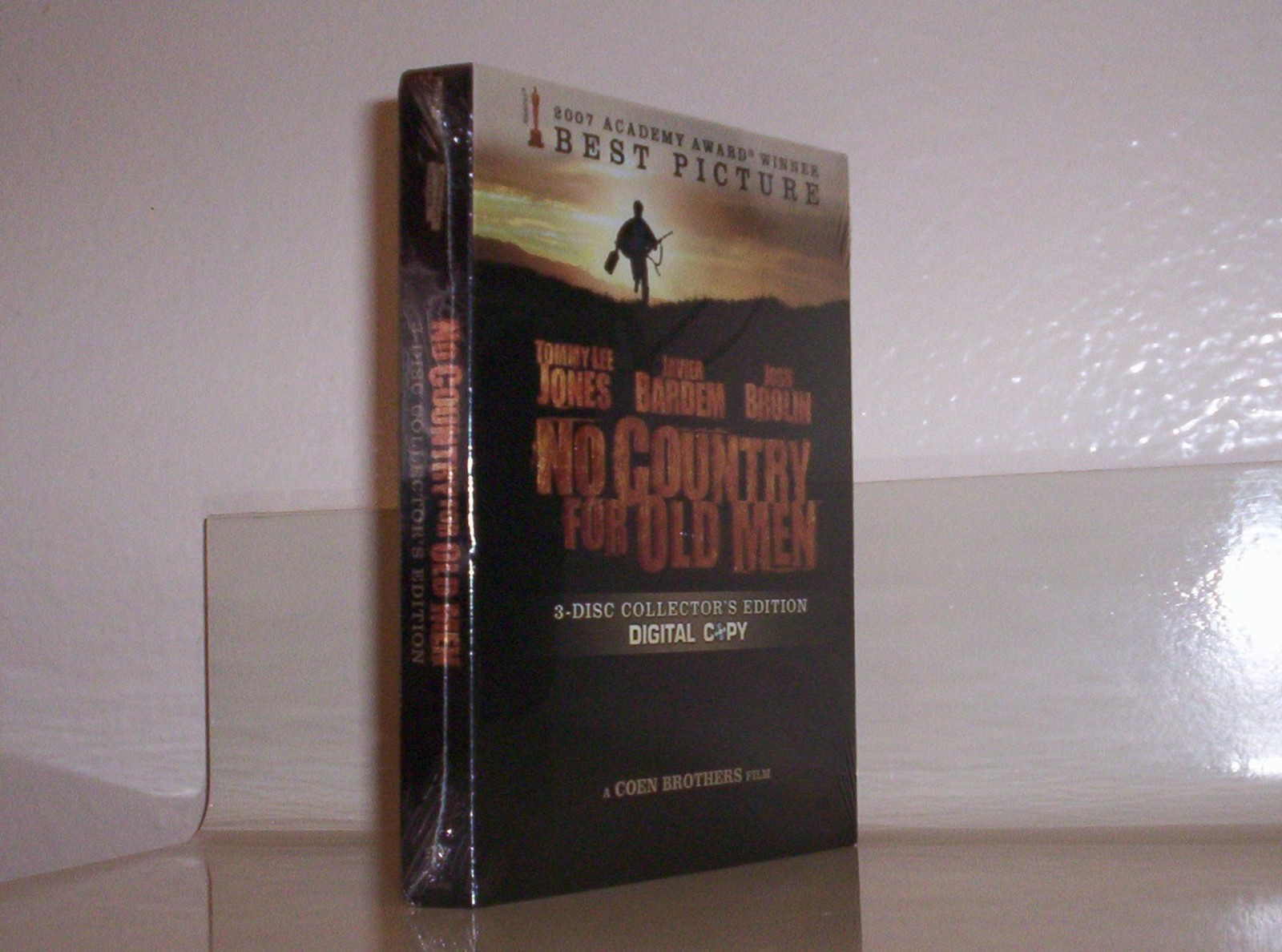 No Country for Old Men (3-Disc Collector's Edition + Digital Copy) No Country for Old Men (3-Disc Collector's Edition + Digital Copy)