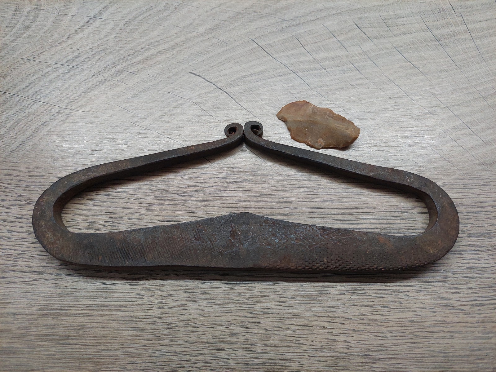 RARE HUGE ANTIQUE 18th-19th C HAND FORGED WROUGHT IRON FLINT STRIKER
