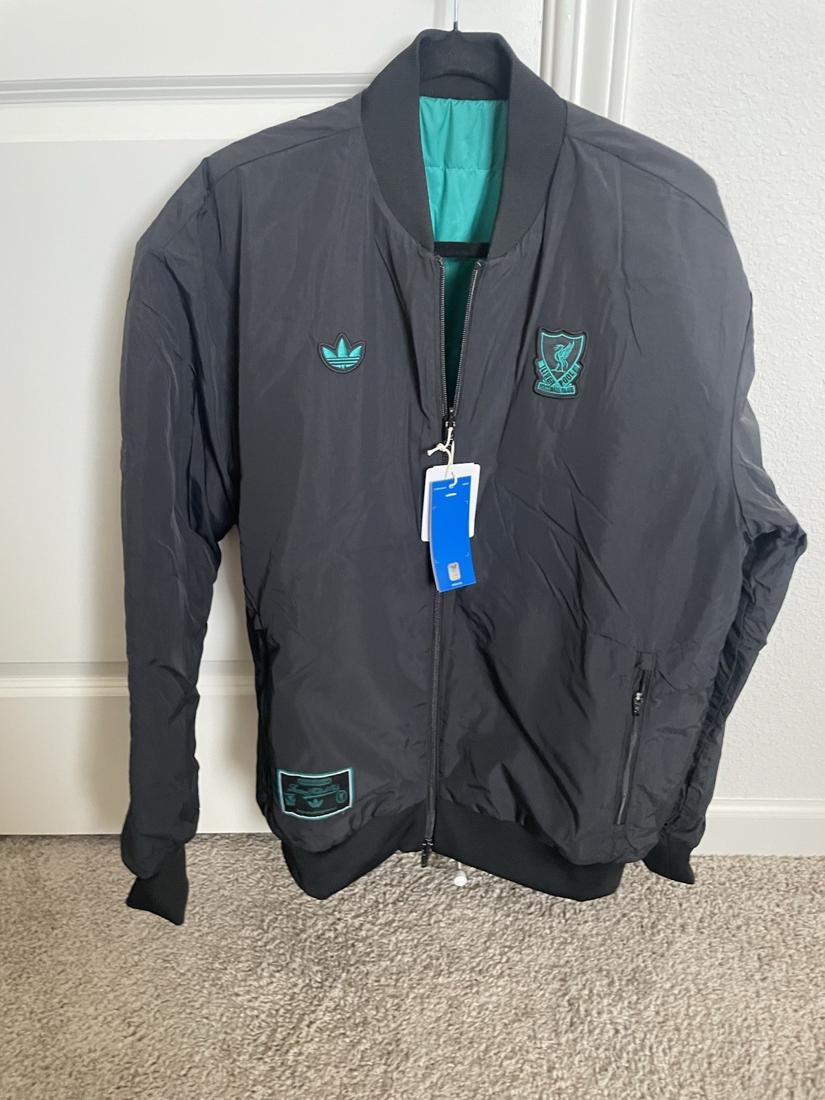 Liverpool 2025/26 Adidas Terrace Icons Reversible Bomber Jacket JW5479 Size M Liverpool 2025/26 Adidas Terrace Icons Reversible Bomber Jacket JW5479 Size M