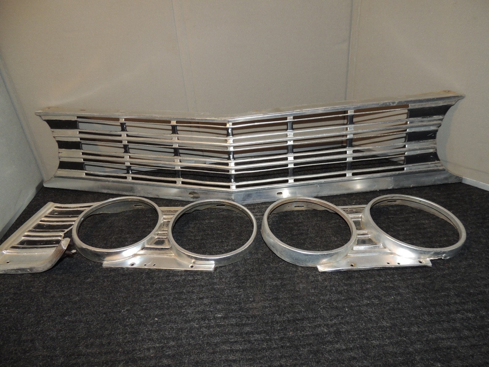 1966-67 Chevrolet Chevelle Grille with Head Light Buckets OEM 1966-67 Chevrolet Chevelle Grille with Head Light Buckets OEM