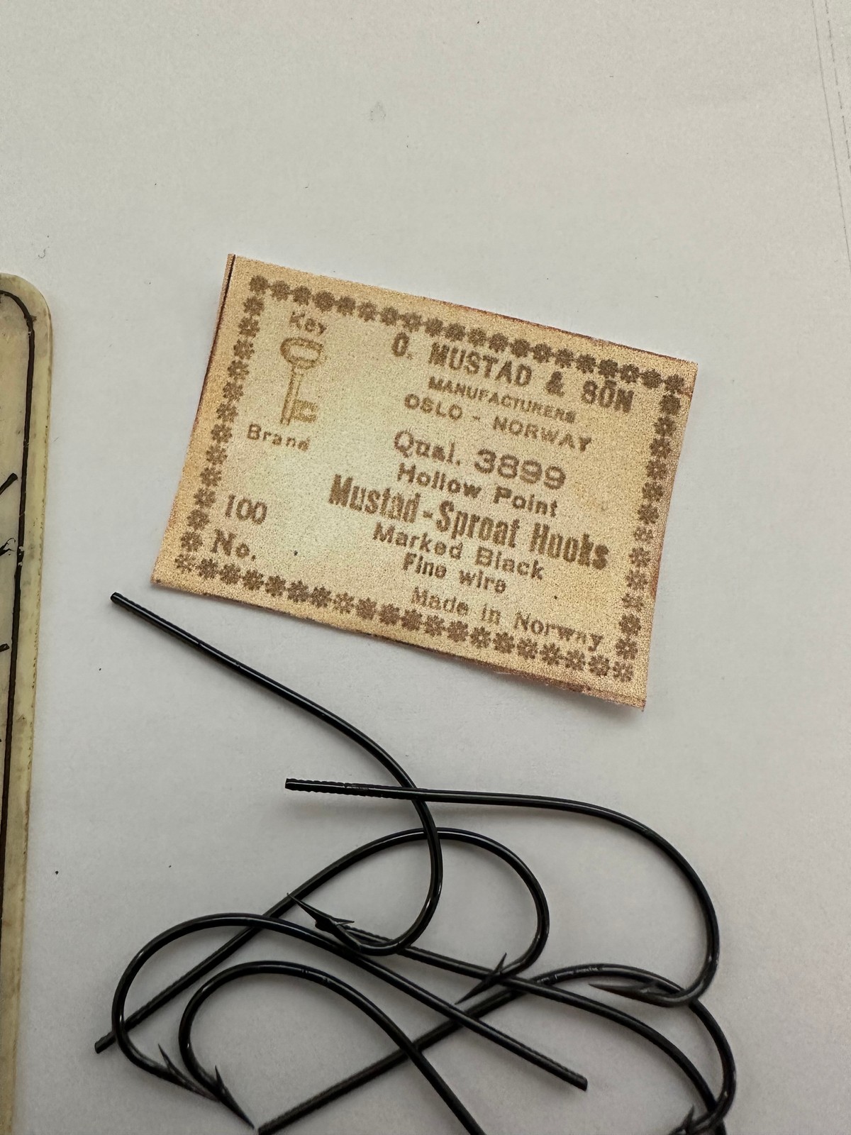 Vintage Mustad 3899 Blind eye hooks Vintage Mustad 3899 Blind eye hooks