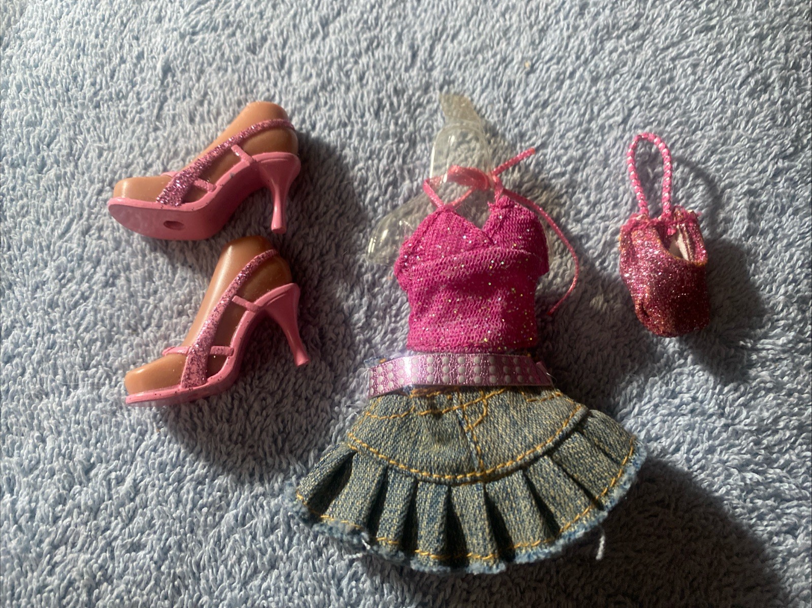 Bratz Doll Step Out Yasmin Replacement Shirt Skirt Shoes Feet Purse