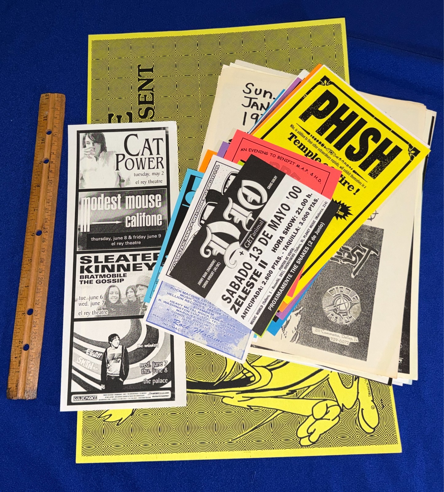 LOT-(28) vintage 90s CONCERT HANDBILLS/FLYERS RHCP/Phish/Primus/Ministry/Zombie LOT-(28) vintage 90s CONCERT HANDBILLS/FLYERS RHCP/Phish/Primus/Ministry/Zombie