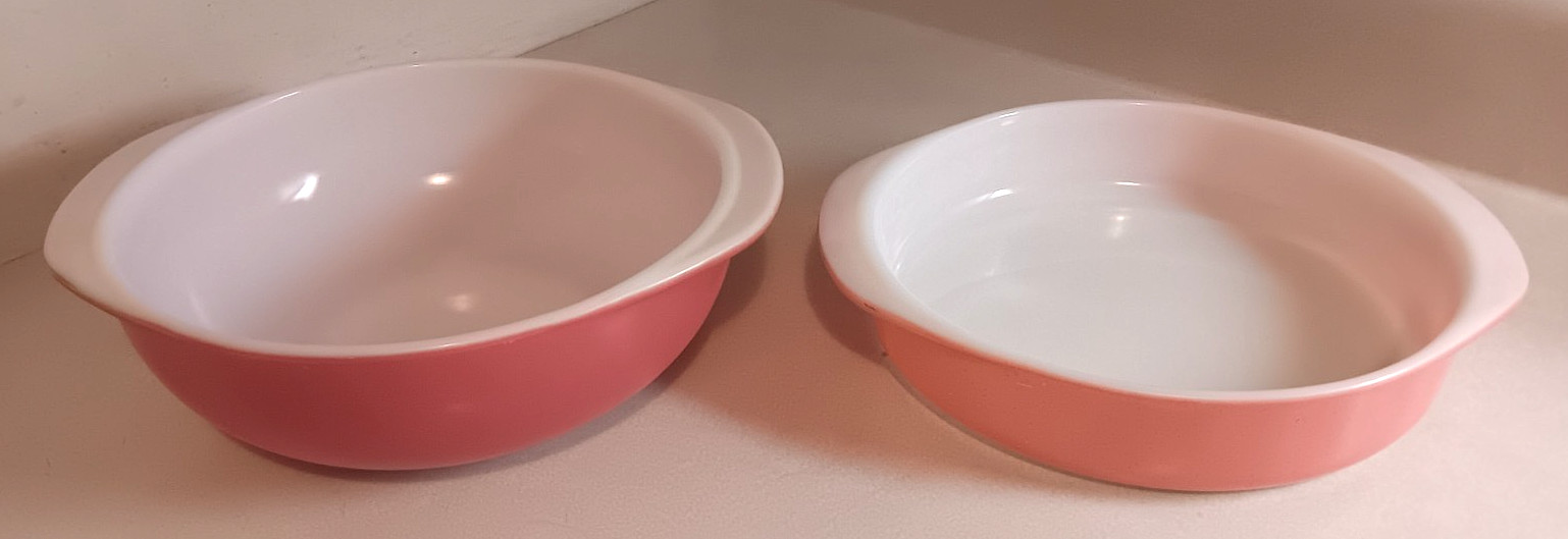 VINTAGE PYREX BAKING OVEN WARE MCM PINK 024 2QT CASSEROLE DISH & 221 CAKE PAN