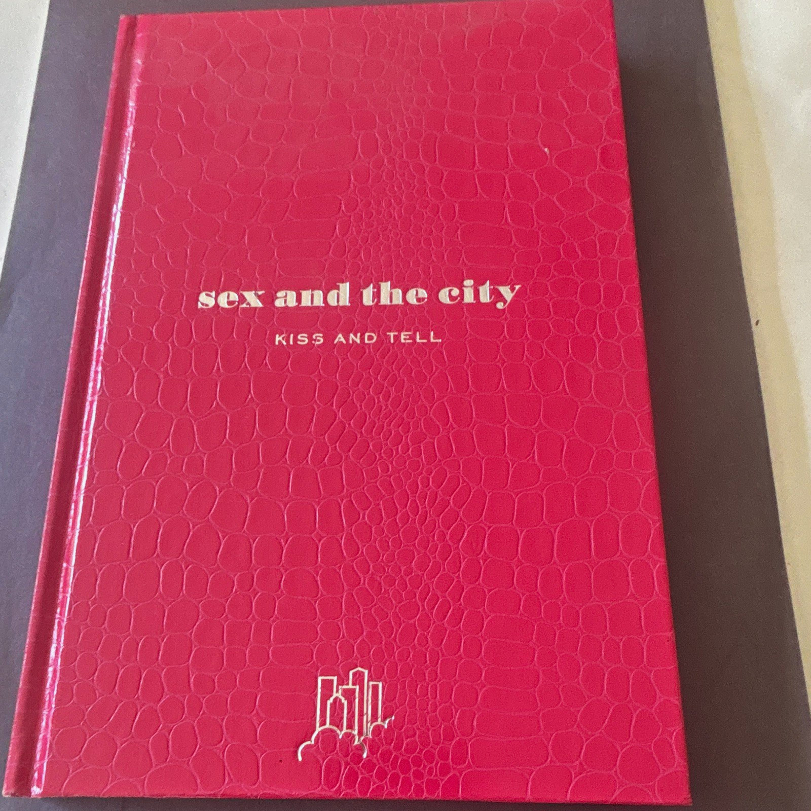 Sex and the City: Kiss and Tell Amy Sohn 2002 Hardcover Illustrated Pocket