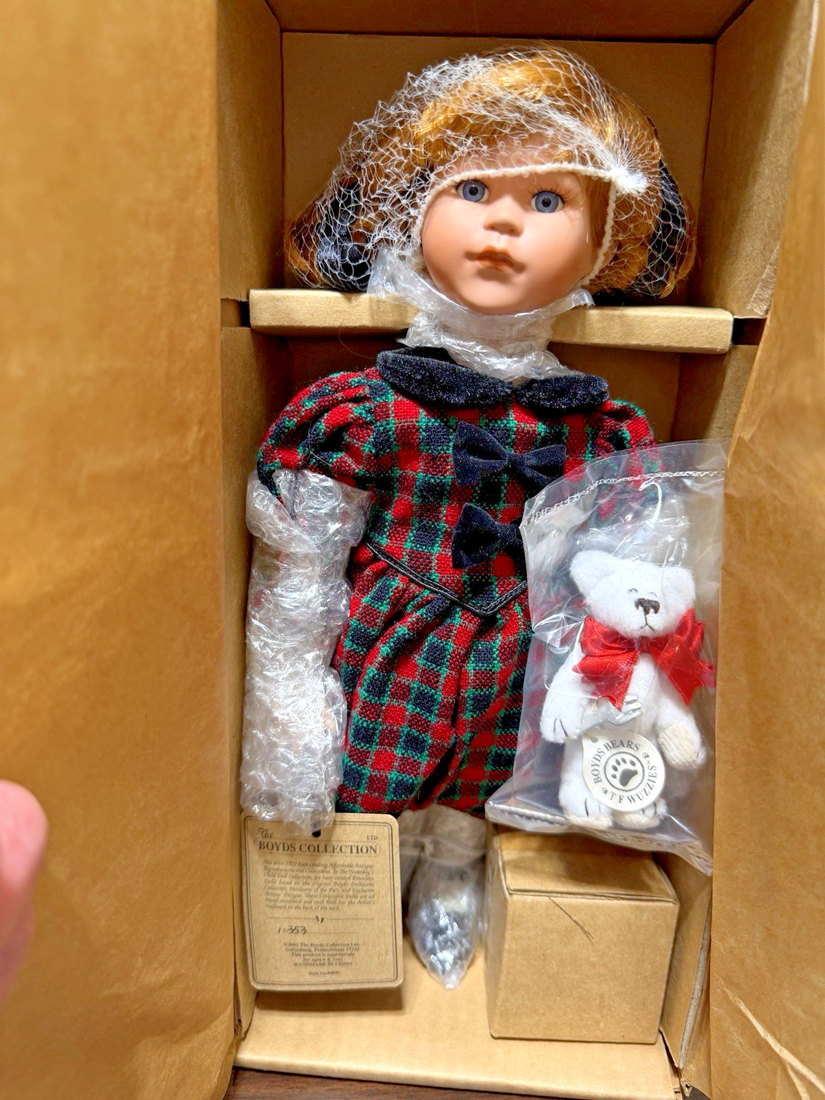 The Boyds Collection: Yesterdays Child Holly 4830 and her Stuffed Bear, NIB 