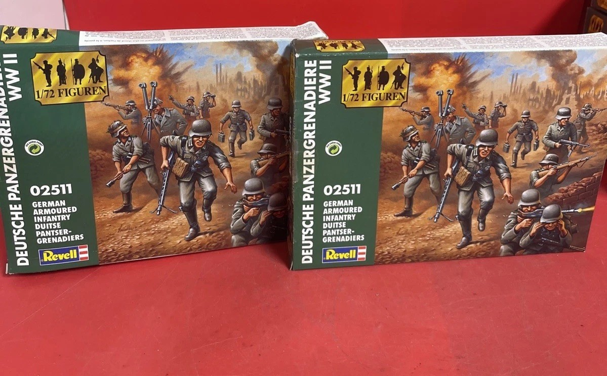 Revell 02511 German Armoured Infantry 1/72 Lot- Two