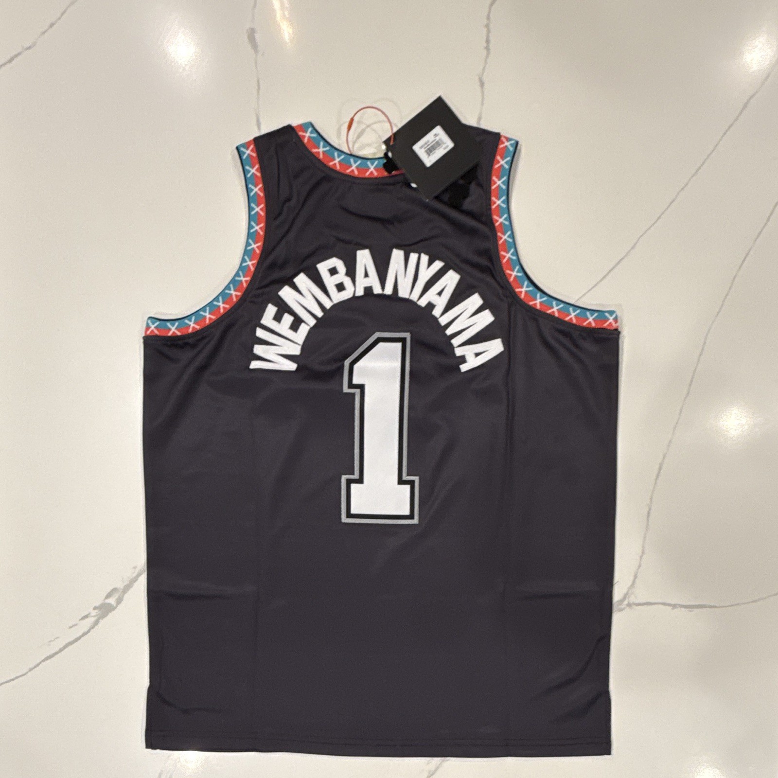 LARGE Victor Wembanyama #1 San Antonio Spurs Streetwear Style Jersey Black NWT