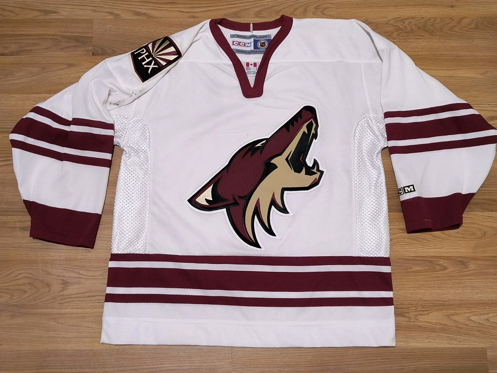 Vintage Phoenix Coyotes CCM White NHL Hockey Stitched Canada Jersey L Howling Vintage Phoenix Coyotes CCM White NHL Hockey Stitched Canada Jersey L Howling