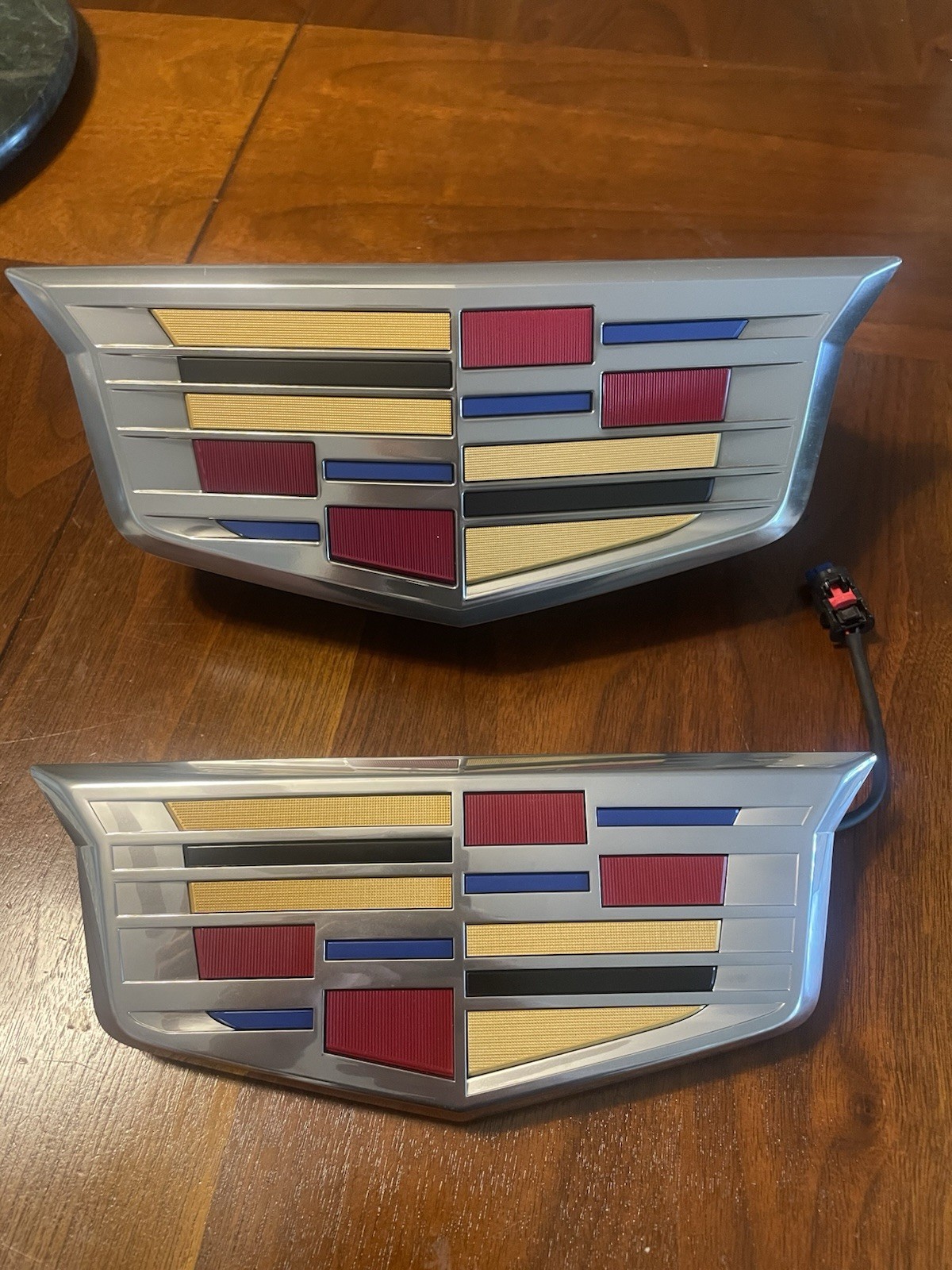 2021- 2026 Current Gen Cadillac Escalade Illuminated Emblem Set of 2 NEW OEM 2021- 2026 Current Gen Cadillac Escalade Illuminated Emblem Set of 2 NEW OEM