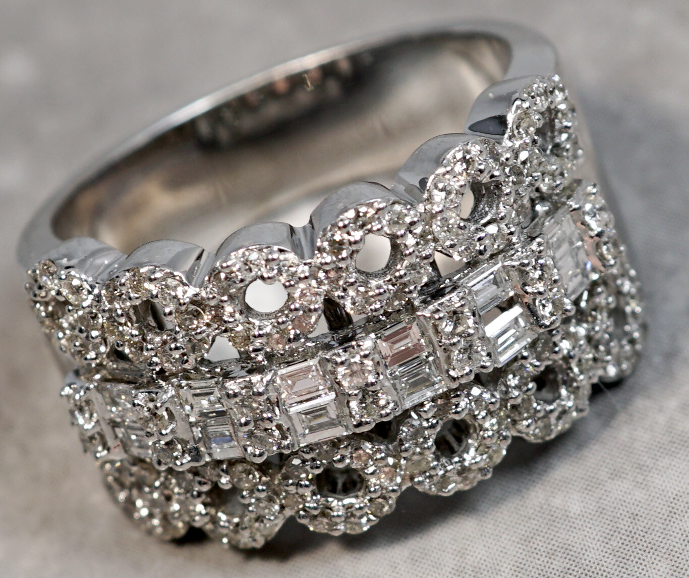 Modern Estate 14K White Gold 2.25ctw Diamond Tri-Level Circular Cocktail Ring