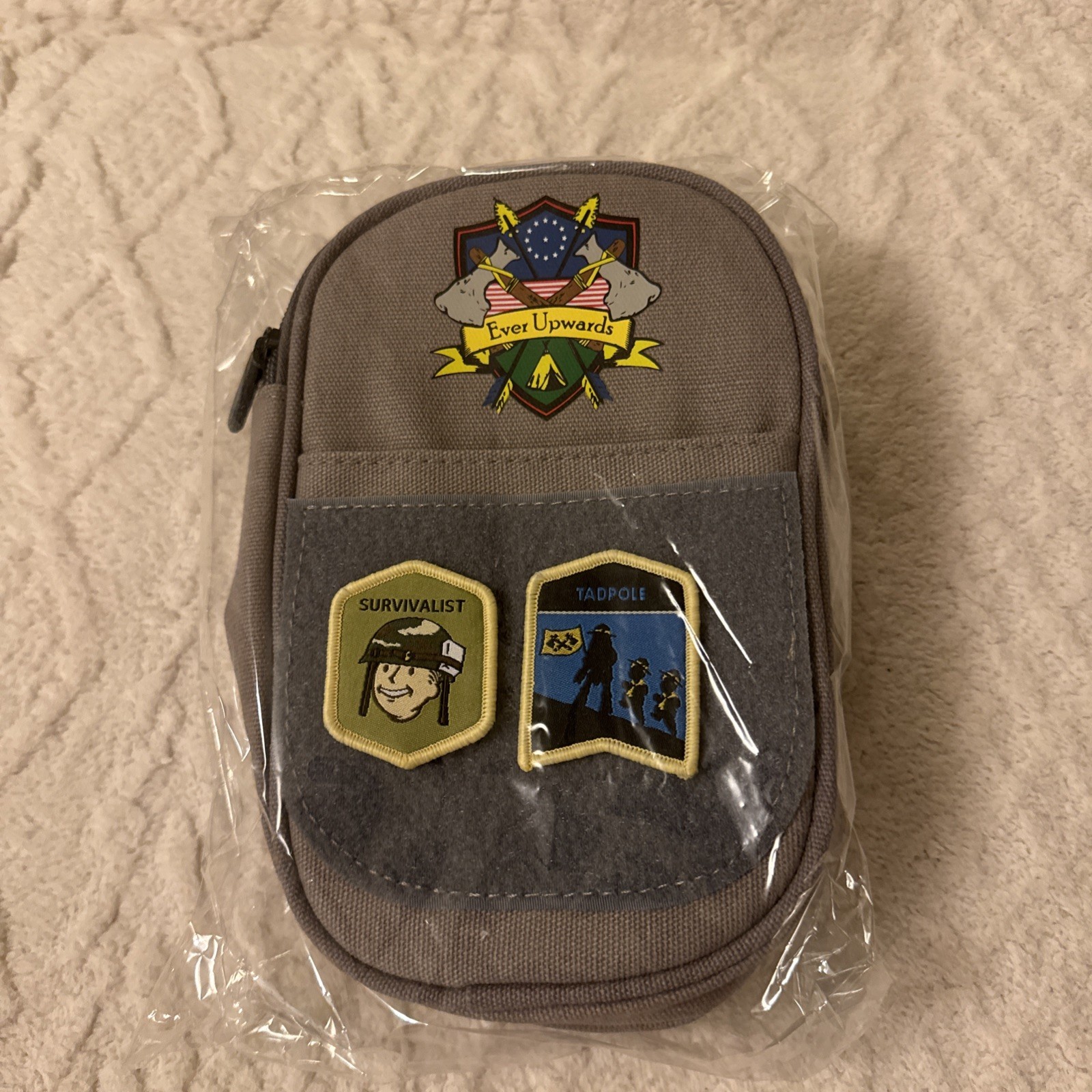 RARE Fallout 76 Pioneer Scout Sling Pack with Drinks of Fallout Patch Set NEW