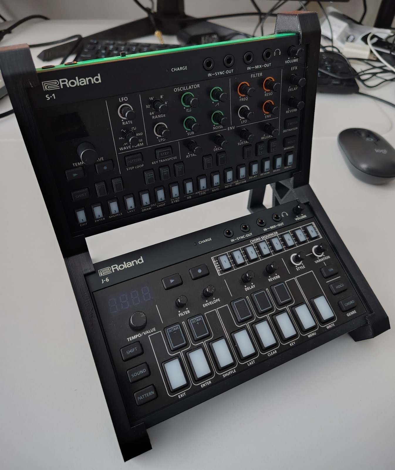 Roland AIRA S-1 Tweak and J-6 Chord Compact Synthesizers + 2 Tier Angled Stand