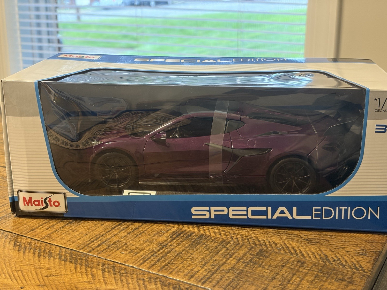 Maisto 1:18 Corvette ZR1 Coupe Purple Diecast Model Car. Maisto 1:18 Corvette ZR1 Coupe Purple Diecast Model Car.