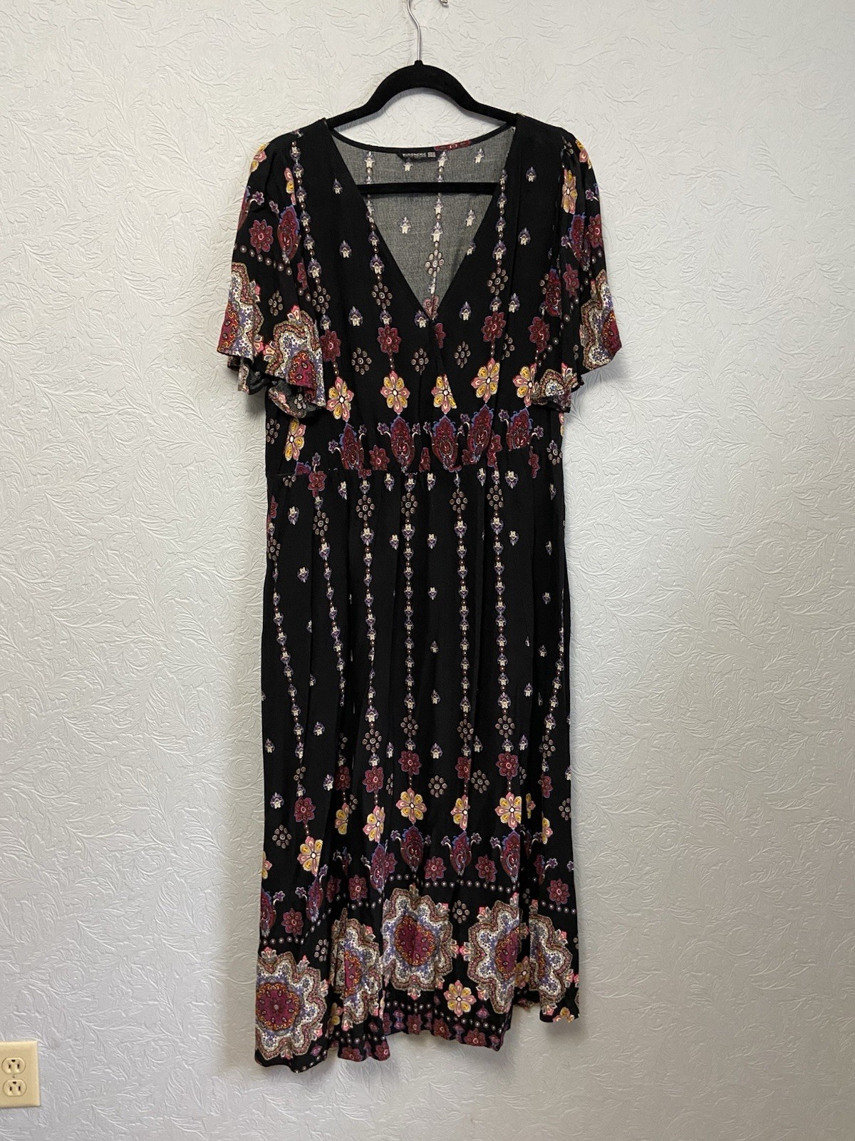 BloomChic 18-20 2X Black Floral Paisley Maxi Dress V Neck Flutter Sleeve Boho