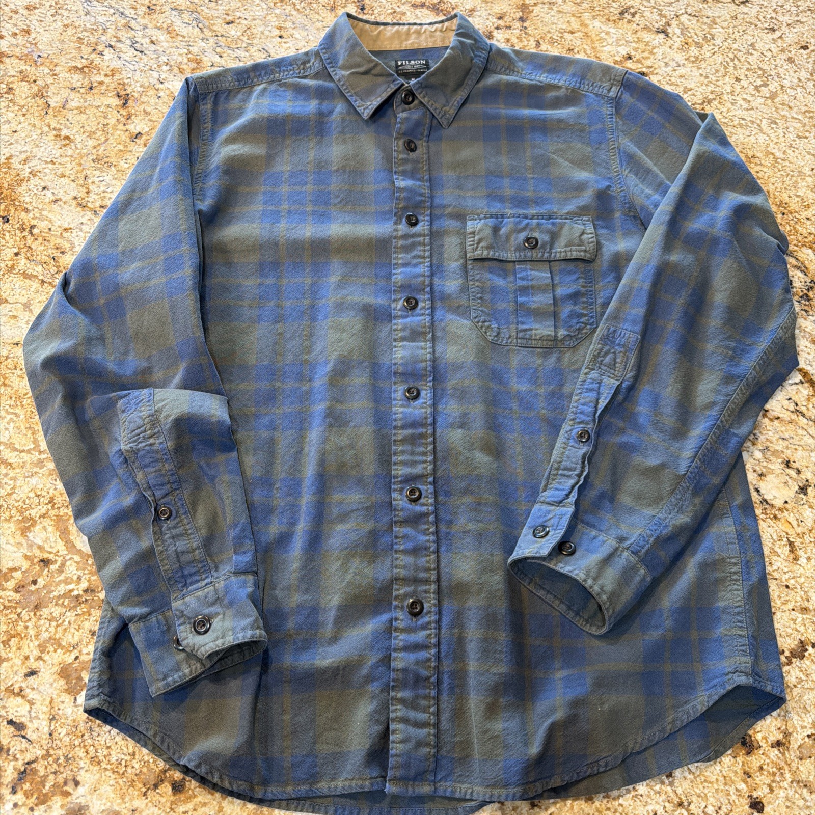 Filson Plaid Button Up Shirt Size Medium EUC