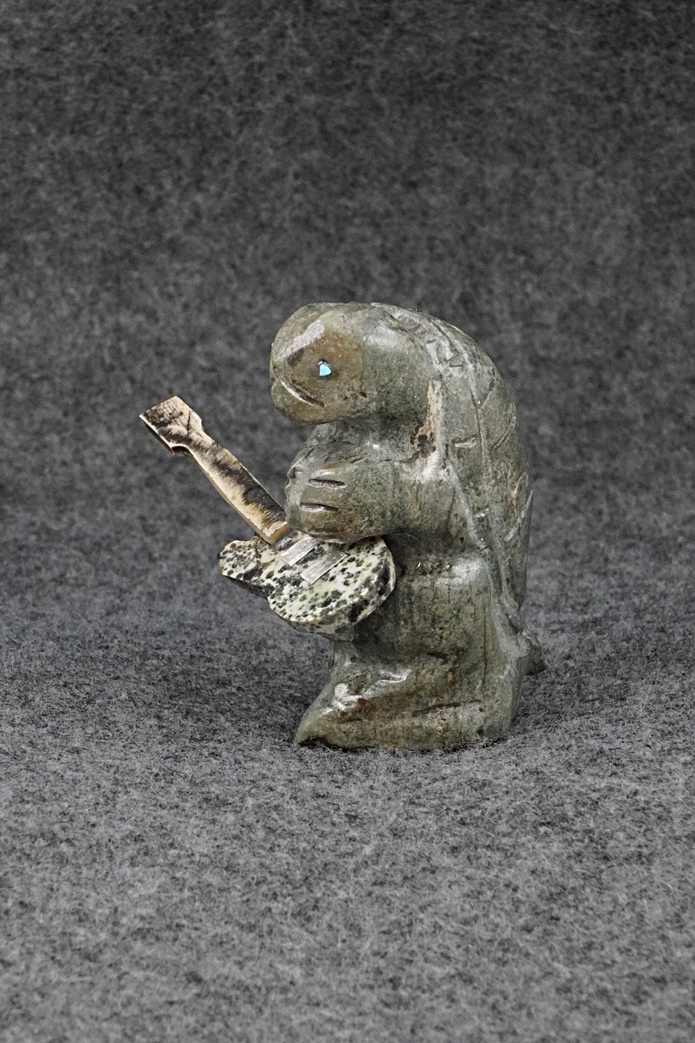 Turtle Zuni Fetish Carving - Theo Natewa Turtle Zuni Fetish Carving - Theo Natewa
