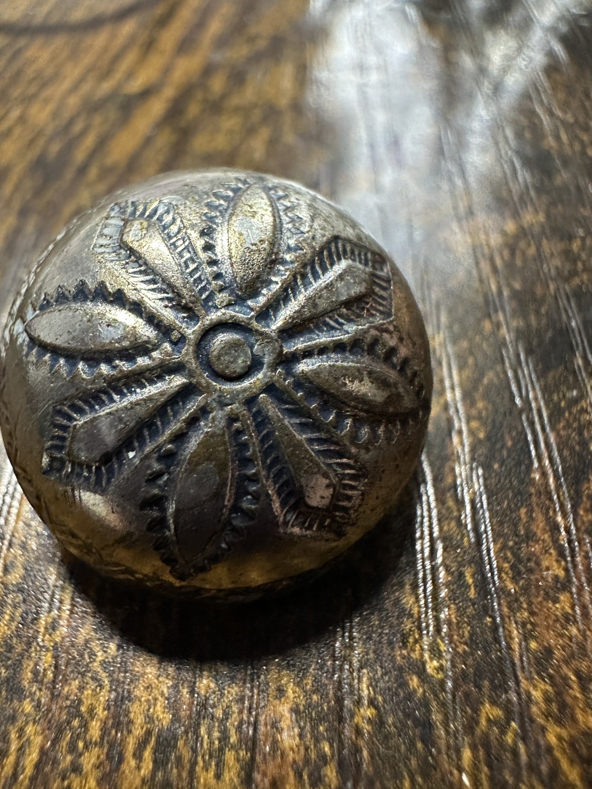 VINTAGE CHIMAYON INDIAN STAMPED SILVER BUTTON VINTAGE CHIMAYON INDIAN STAMPED SILVER BUTTON