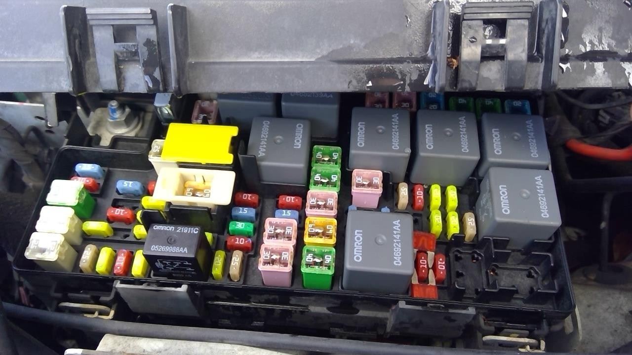 Chassis ECM Multifunction Includes Fuse Box Fits 10 CARAVAN 2683784