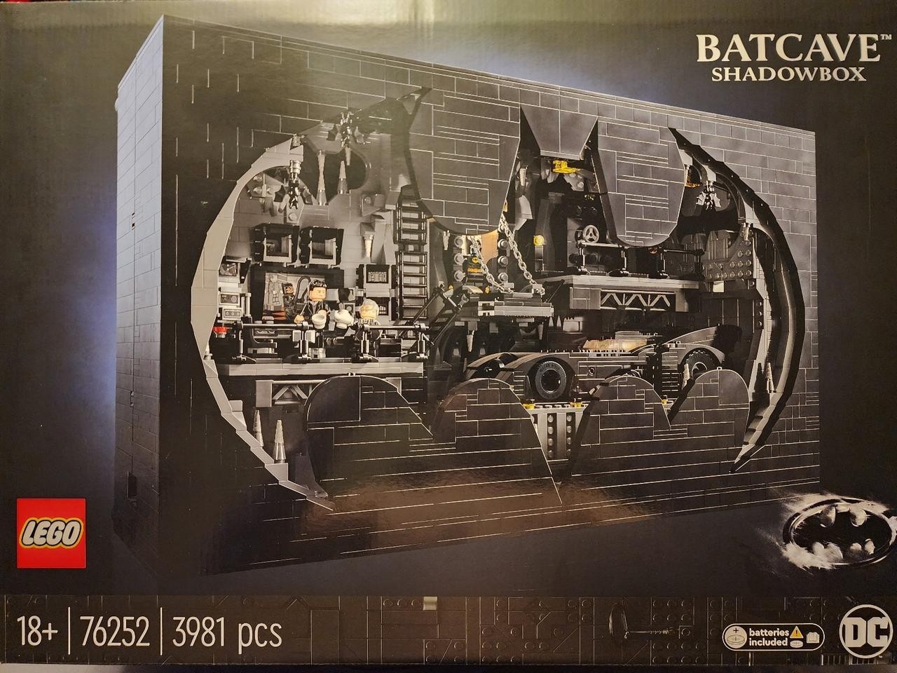 LEGO Batman Batcave Shadow Box 76252 3981-Piece DC Display Set - Collector SET