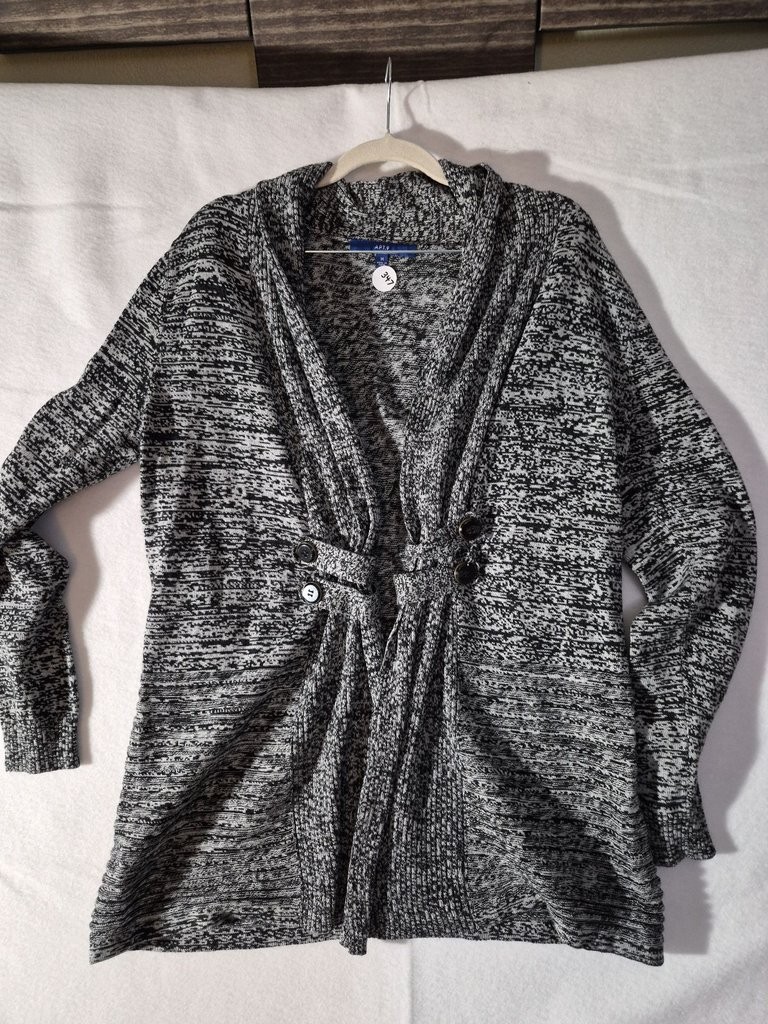 APT.9 Women\'s Black and White Knit Cardigan Sweater.  (347)