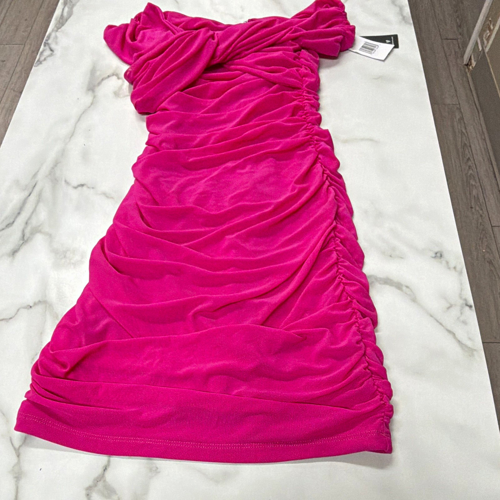 Lulus Women\'s Pink Solid Ruched Sweetheart Off Shoulder Zip Bodycon Midi Dress S