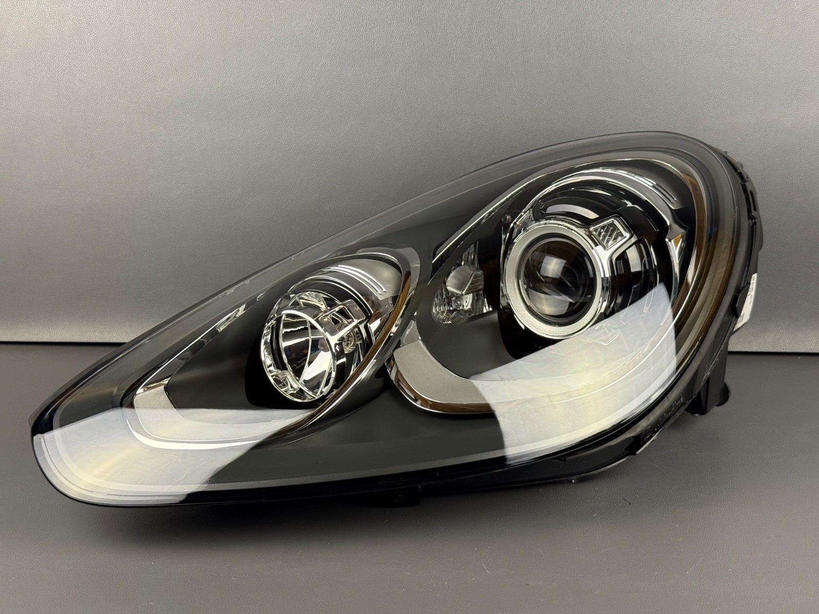 2015-2018 PORSCHE CAYENNE LEFT DRIVER SIDE XENON HID HEADLIGHT OEM 15-18