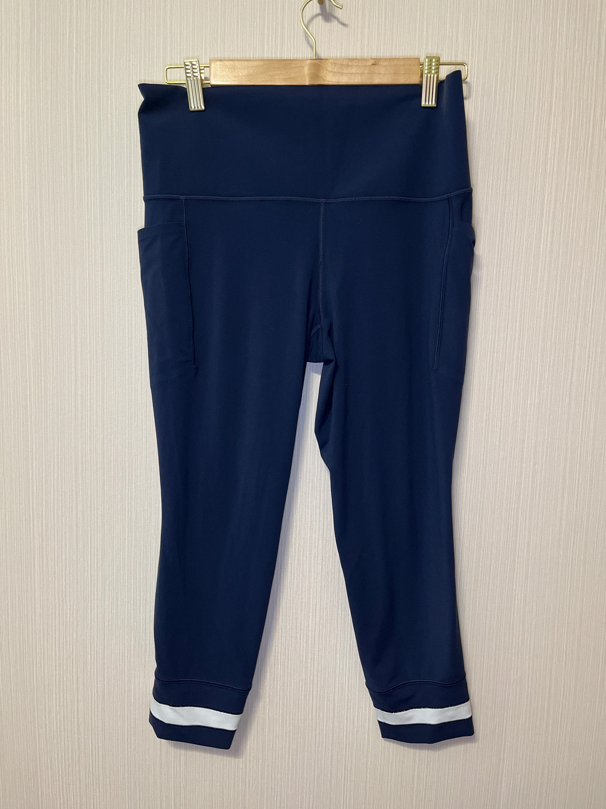 Athleta Salutation Stash Leggings