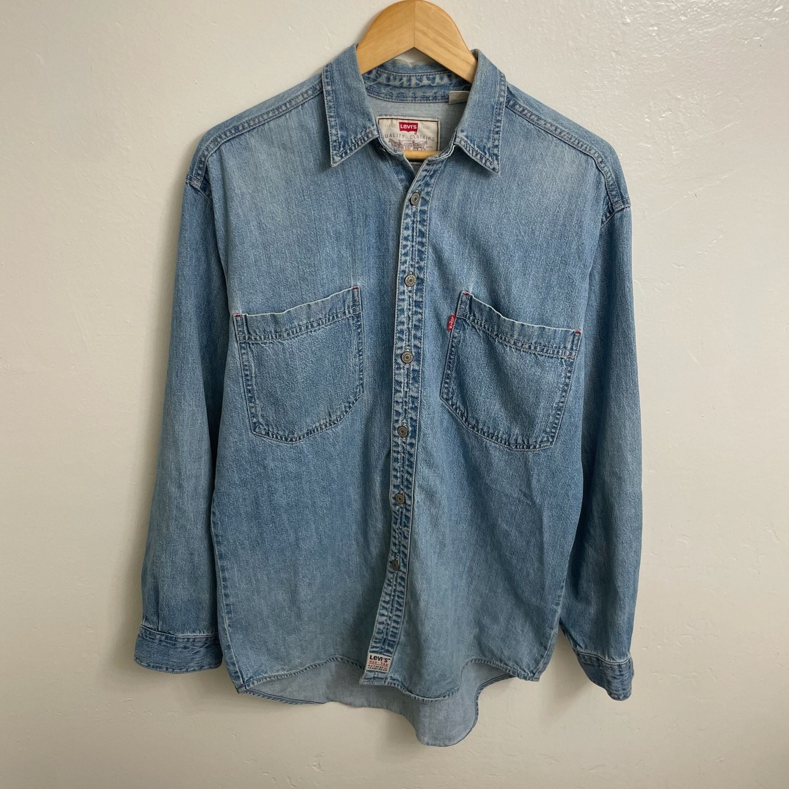 Vintage 80s Levi\'s Denim Button-Up Shirt Light Wash