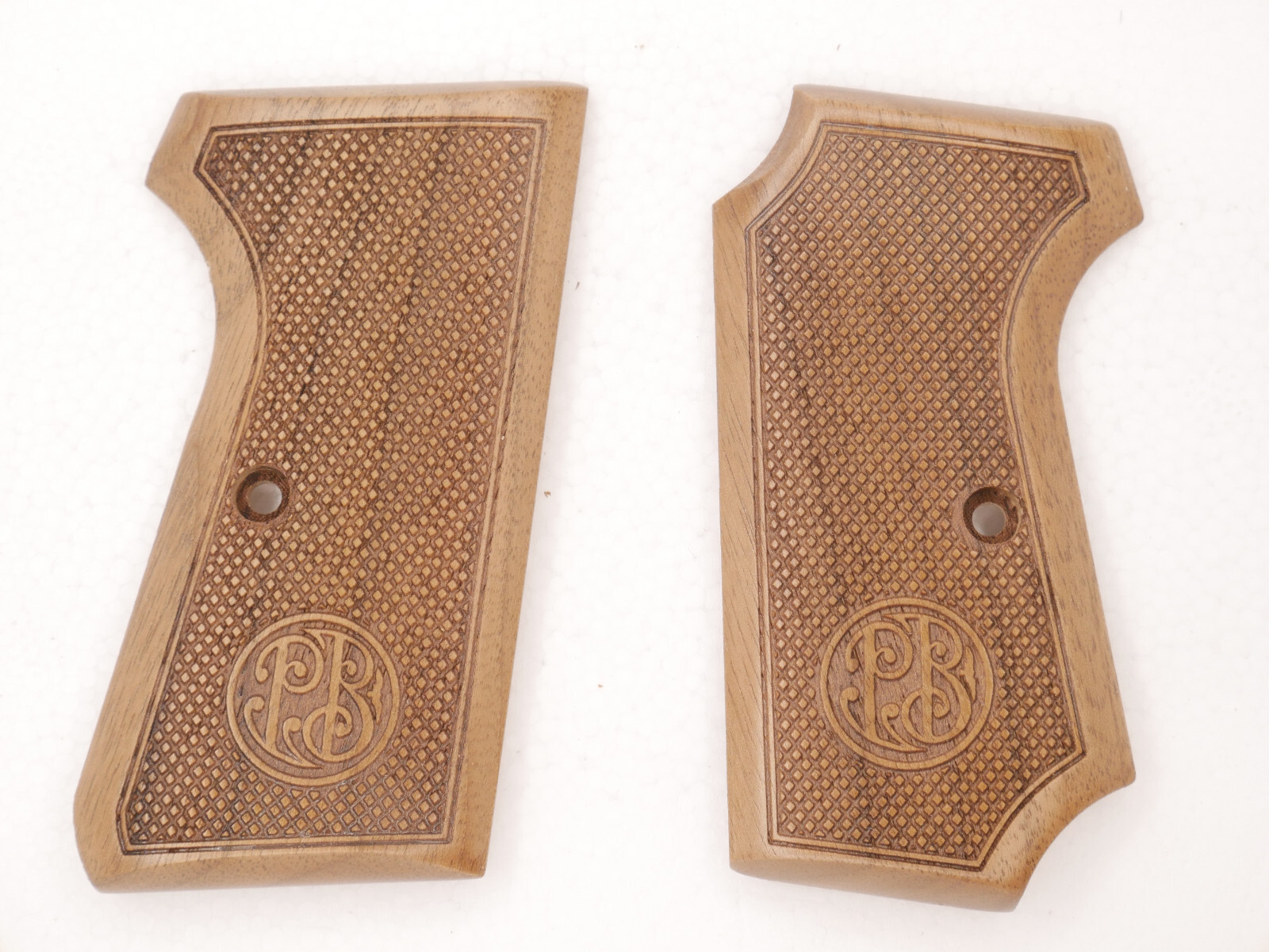 CUSTOM MADE BERETTA 1934/1935 7.65mm 32 ACP WALNUT GRIPS \ CUSTOM MADE BERETTA 1934/1935 7.65mm 32 ACP WALNUT GRIPS \