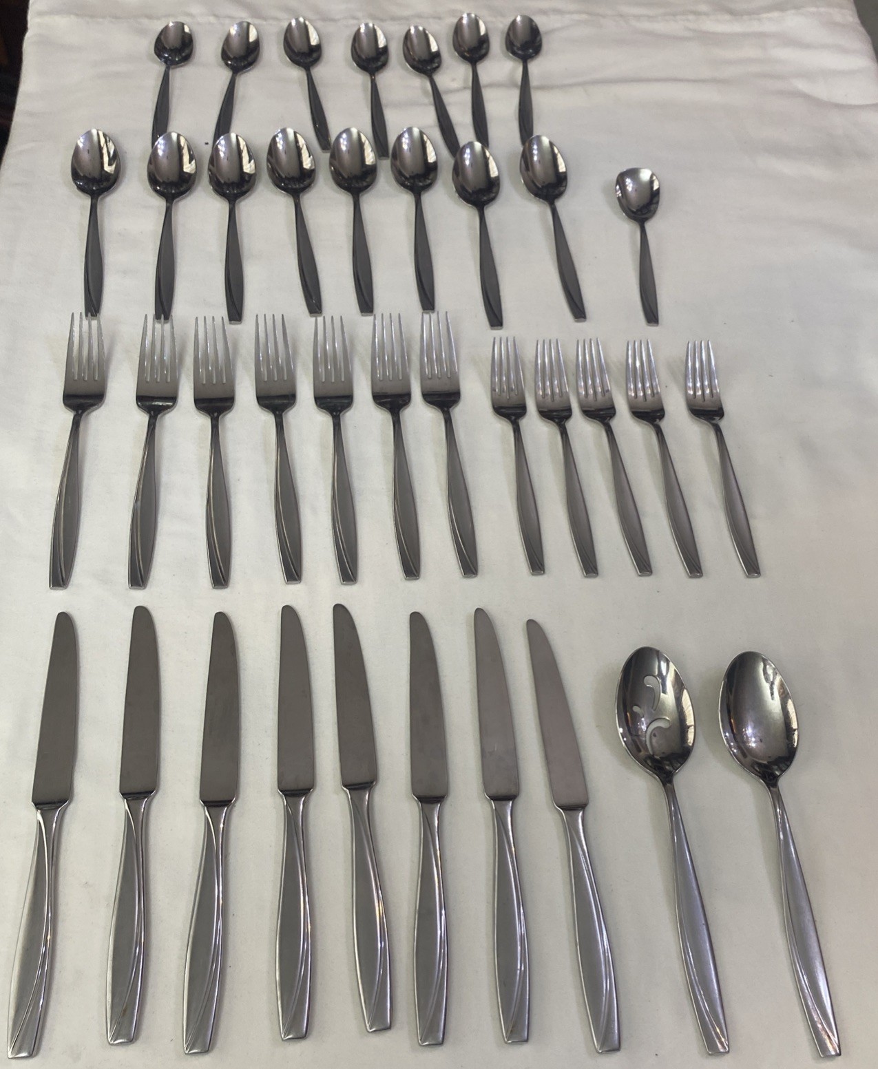 Vintage Oneida CAMLYNN 38 Piece Flatware Mixed Set No Scratch Shiny