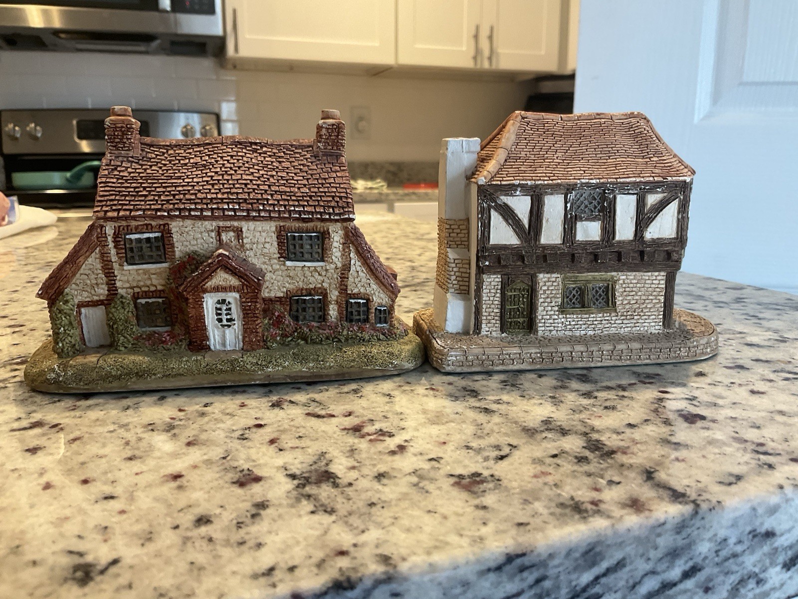 VTG Lilliput Lane Stone Cottage and Old Curiosity Shop 1985 Made In UK VTG Lilliput Lane Stone Cottage and Old Curiosity Shop 1985 Made In UK