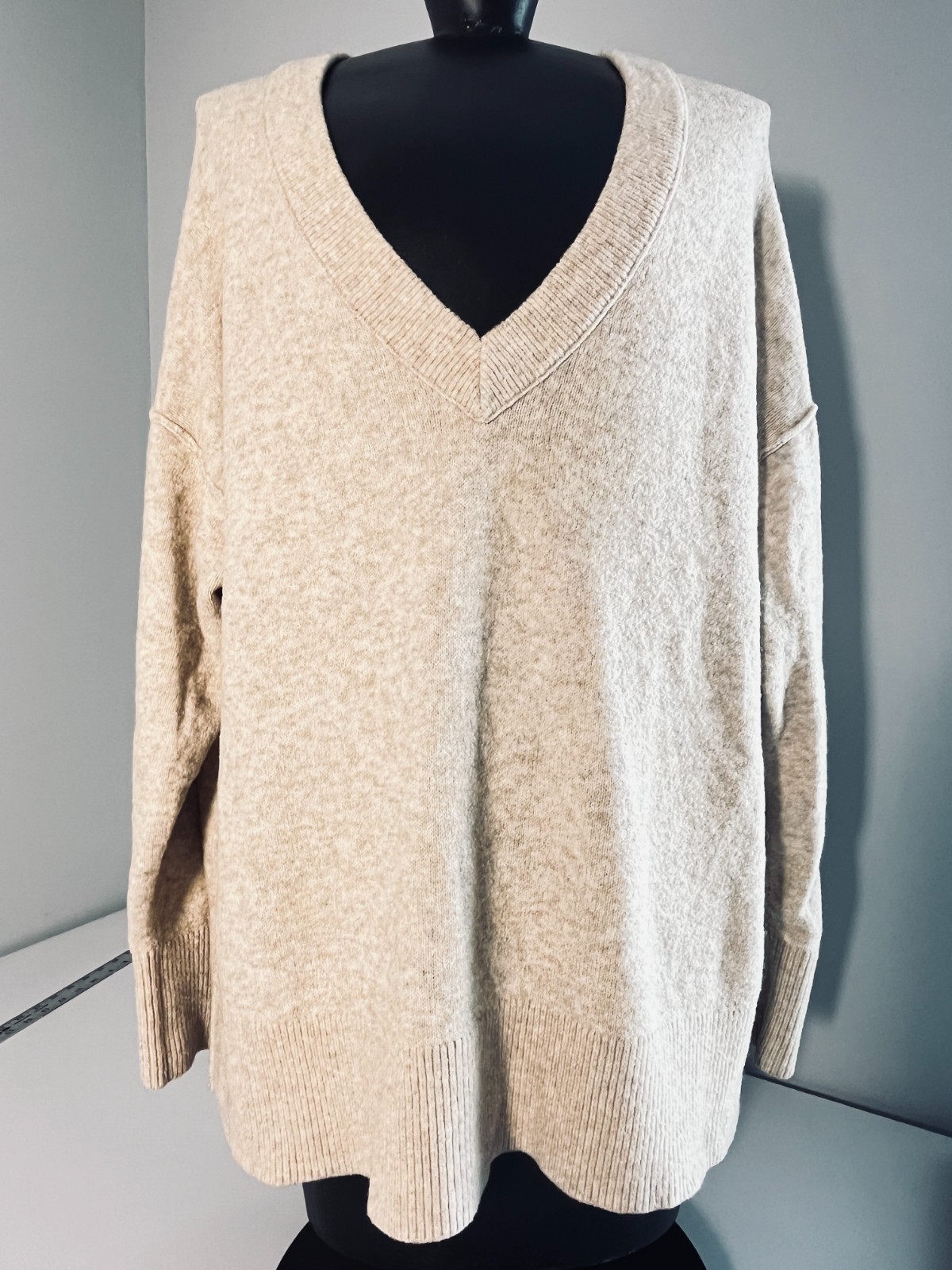 Aerie Womens Oatmeal Knit V-Neck Pullover Sweater Size L Aerie Womens Oatmeal Knit V-Neck Pullover Sweater Size L