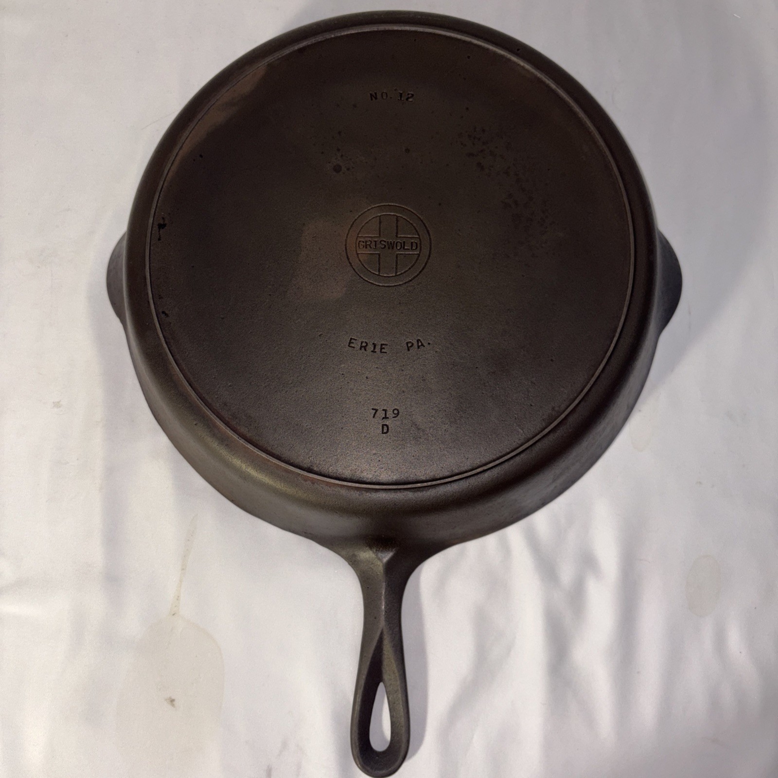 VTG Griswold 719 D No. 12 Cast Iron Skillet with Heat Ring Small Logo ERIE PA VTG Griswold 719 D No. 12 Cast Iron Skillet with Heat Ring Small Logo ERIE PA
