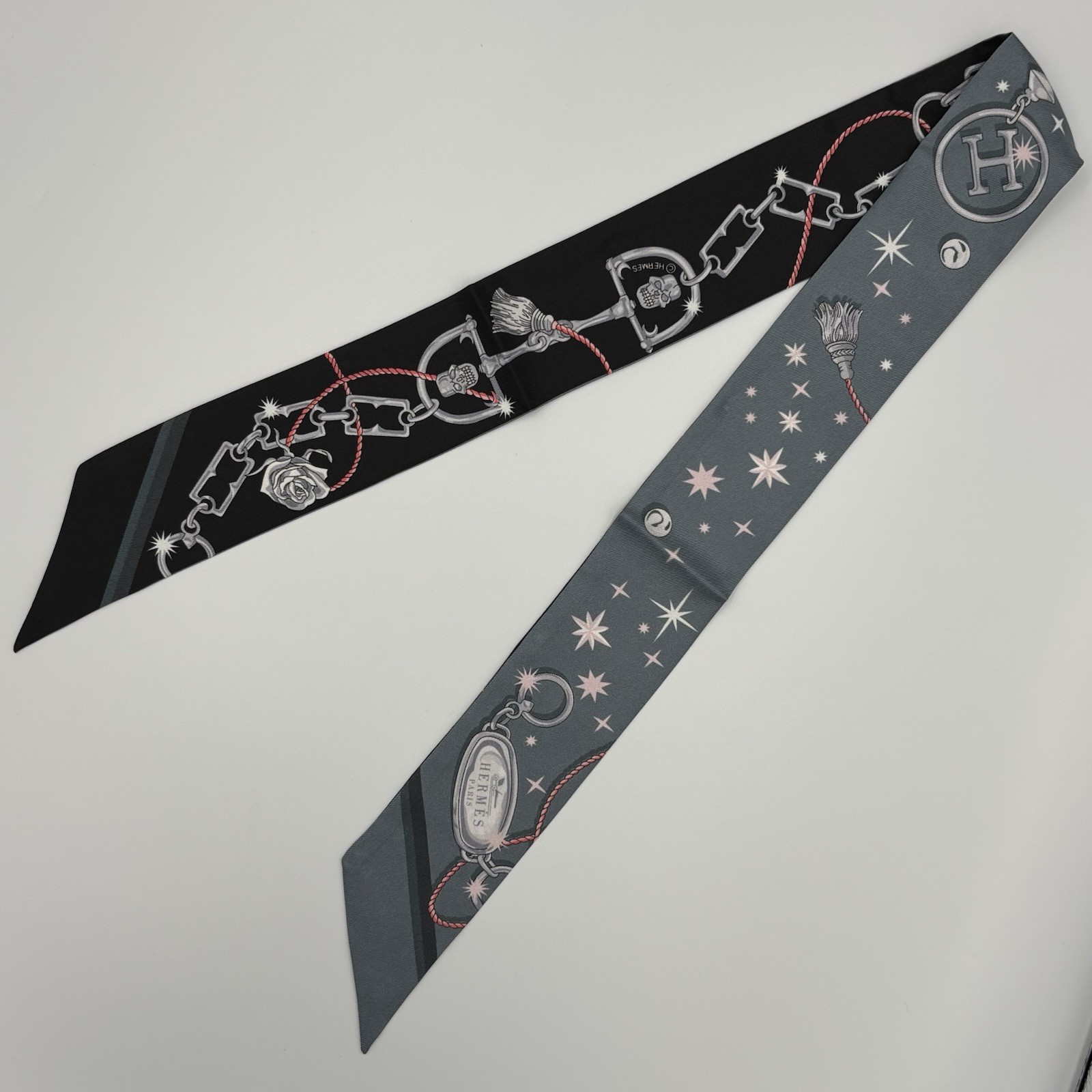 Hermès C’est la Fête Silk Twilly Black Grey Skull Rose Chain Print