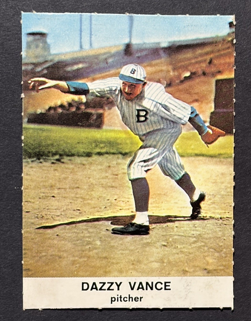 1961 Golden Press HOF SET Baseball Card #26 DAZZY VANCE Brooklyn 7.0 EXMT 1961 Golden Press HOF SET Baseball Card #26 DAZZY VANCE Brooklyn 7.0 EXMT