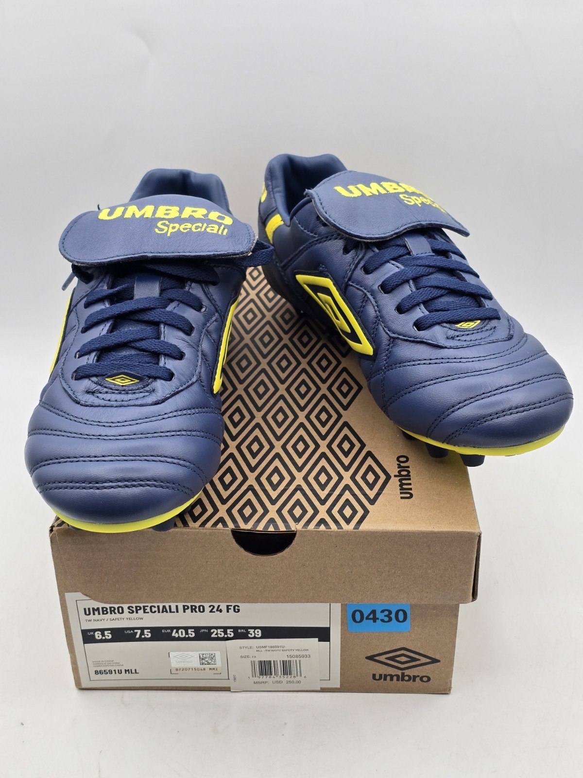 Umbro Speciali Pro 24 FG Elite Leather Navy Blue Yellow Soccer Cleats Men's 7.5