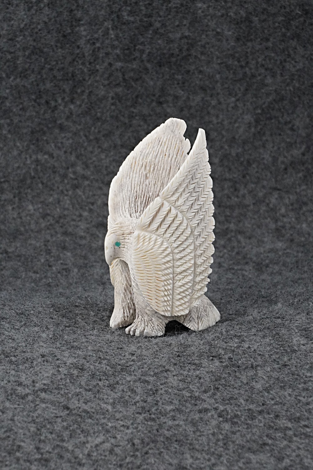 Eagle Zuni Fetish Carving - Justin Hustito Eagle Zuni Fetish Carving - Justin Hustito