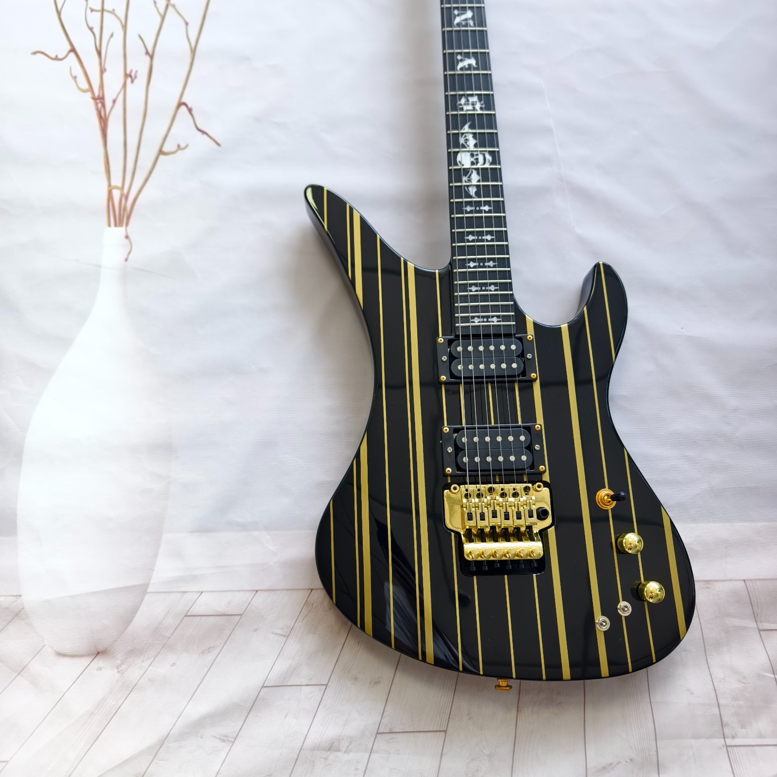 Ship US Schecter Synyster Custom S Electric Guitar Black Gold Pinstripe Ship US Schecter Synyster Custom S Electric Guitar Black Gold Pinstripe