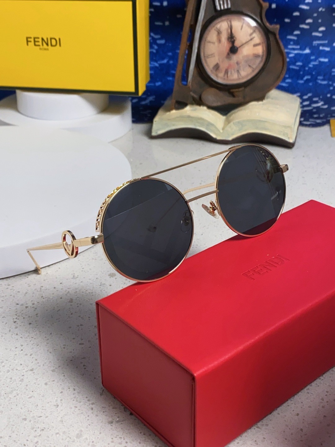 Fendi FE40044U‑30A Sunglasses 58‑18‑140 Gold Round FF Logo Lens Women