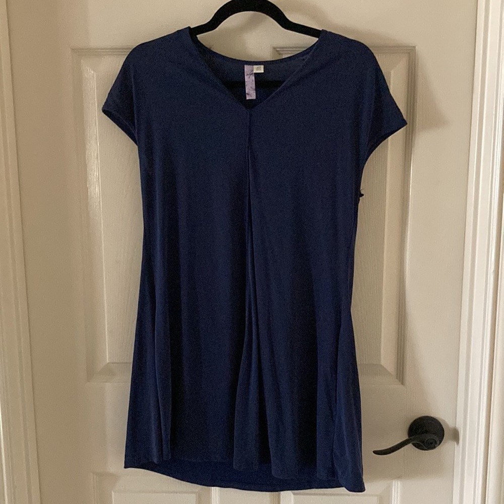 Francesca’s Alya Navy Blue Ultra Soft T-Shirt Blouse Top Short Sleeve Shirt XS