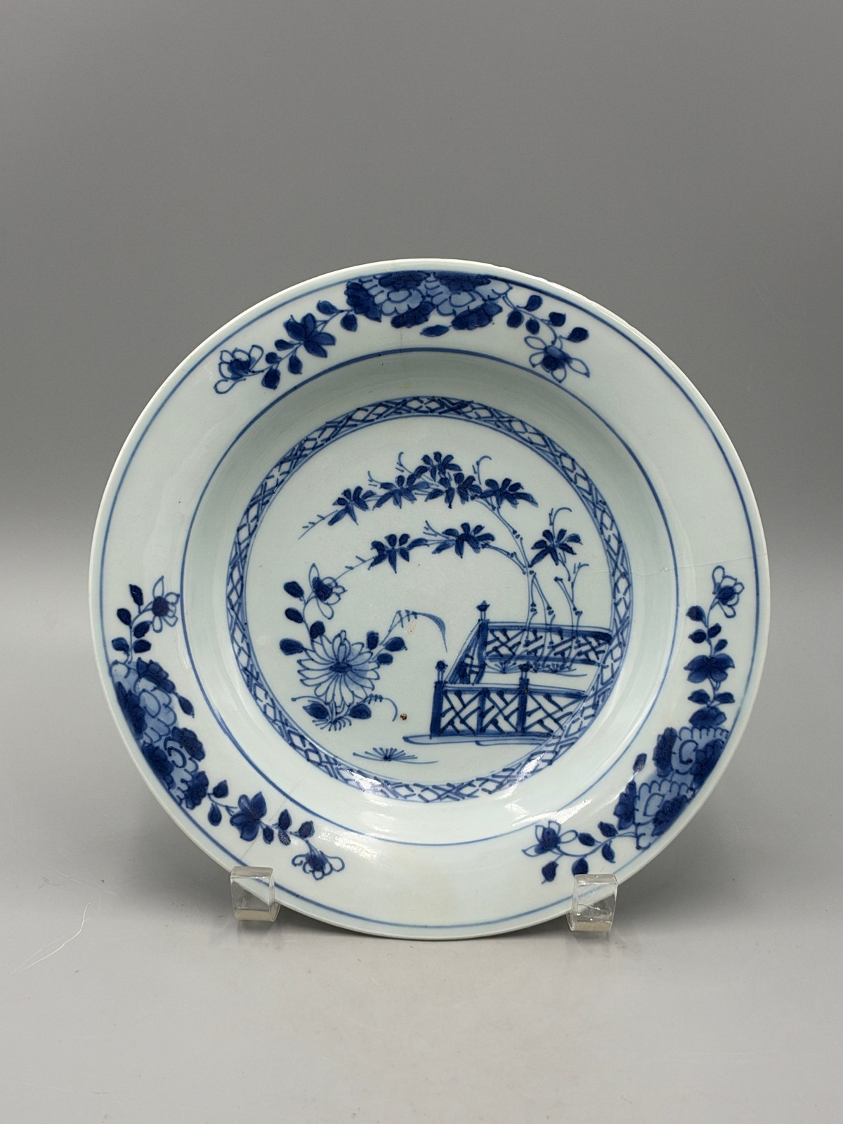 Antique 18th Century Chinese Qianlong Blue and White Garden Scene Plate 9\'\'